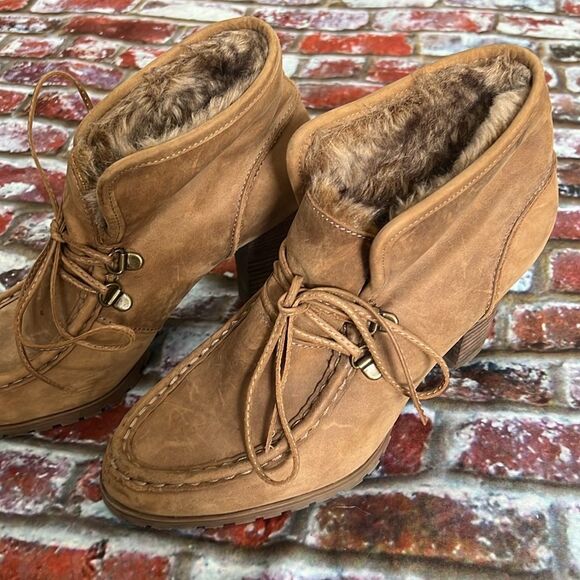 Audrey Brooke Brown suede booties - Picture 4 of 9